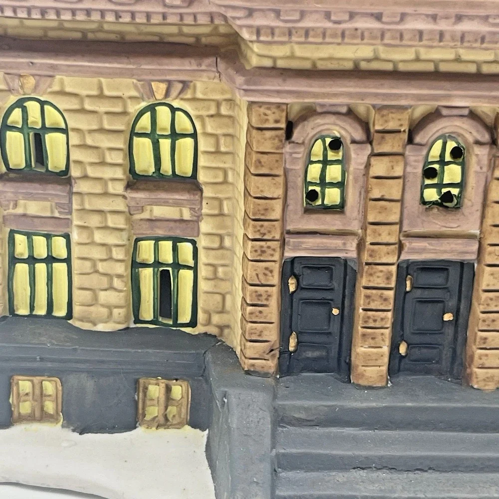 Victorian Village 1998 Station Building Christmas Holiday Decor-Tree missing